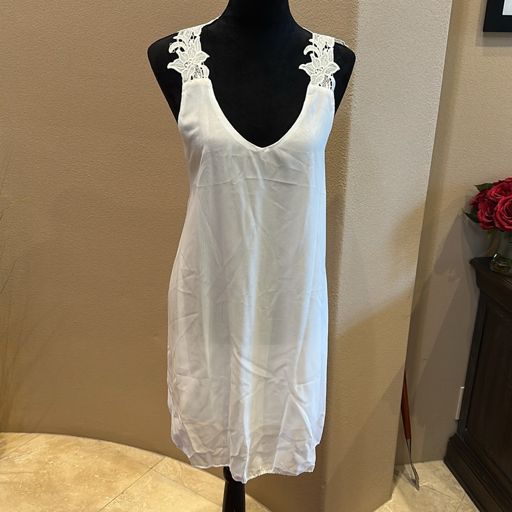 Spring or Summer Hot Style White Backless Lace Sleeveless Dress - Picture 5 of 12